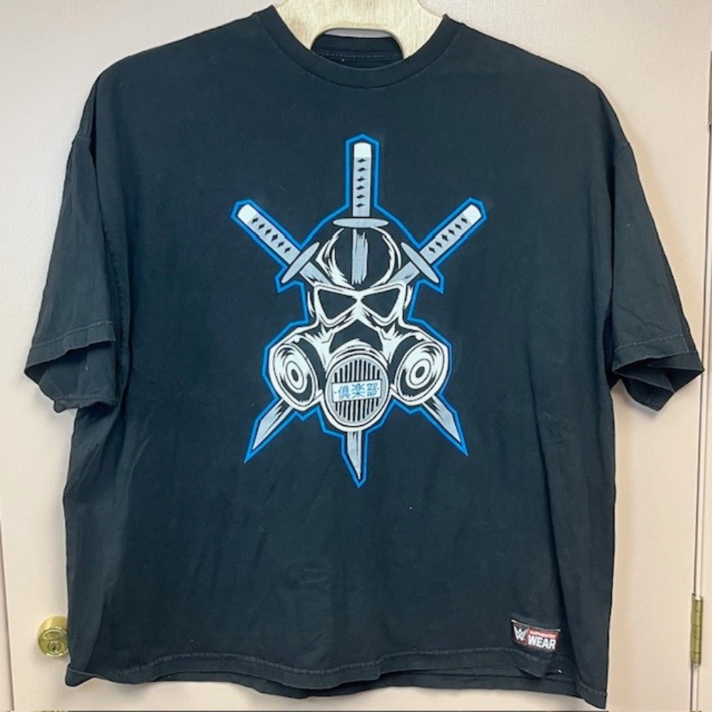 WWE Authentic Wear The Club No One Is Safe T-Shirt Mens 5X Black Gas Mask Katana